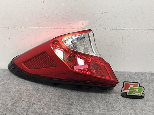 C-HR/CHR ZYX10/ZYX11/NGX50/NGX10 純正 左 テールランプ/ライト/レンズ ハロゲン 外側 KOITO 10-102 81561-10380 トヨタ(129381)
