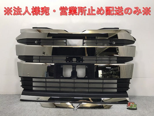 新車外し!ノア/SG/SZ 90系/ZWR90W/ZWR95W/MZRA90W/MZRA95W 純正 フロントグリル カメラ穴付 53101-V1020/53112-V1020 メッキ(129382)