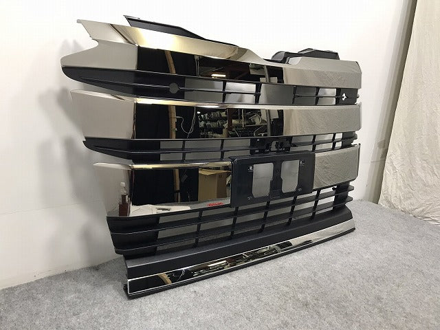 新車外し!ノア/SG/SZ 90系/ZWR90W/ZWR95W/MZRA90W/MZRA95W 純正 フロントグリル カメラ穴付 53101-V1020/53112-V1020 メッキ(129382)