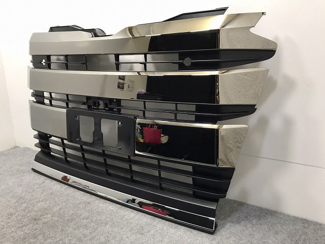 新車外し!ノア/SG/SZ 90系/ZWR90W/ZWR95W/MZRA90W/MZRA95W 純正 フロントグリル カメラ穴付 53101-V1020/53112-V1020 メッキ(129382)