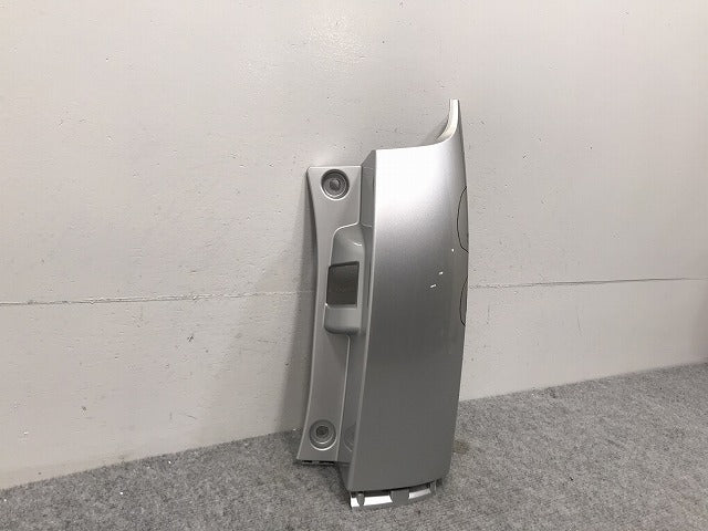 ヴォクシー/ノア/エスクァイア 80系/ZRR/80W/85W/80G/85G ZWR80W/ZWR80G 純正 右 リア コーナーカバー/アッパー 52165-28010 1F7(129480)