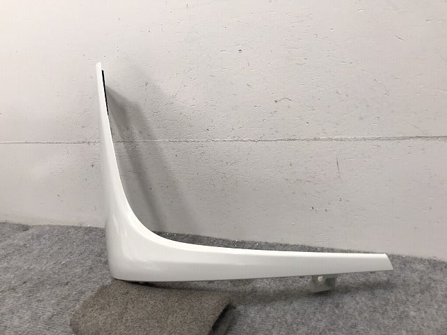新車外し!キャンター 9代目/2020年- 標準 純正 右 ヘッドライトベゼル/コーナーパネル ML310761 ナチュラルホワイト 三菱ふそう(129606)
