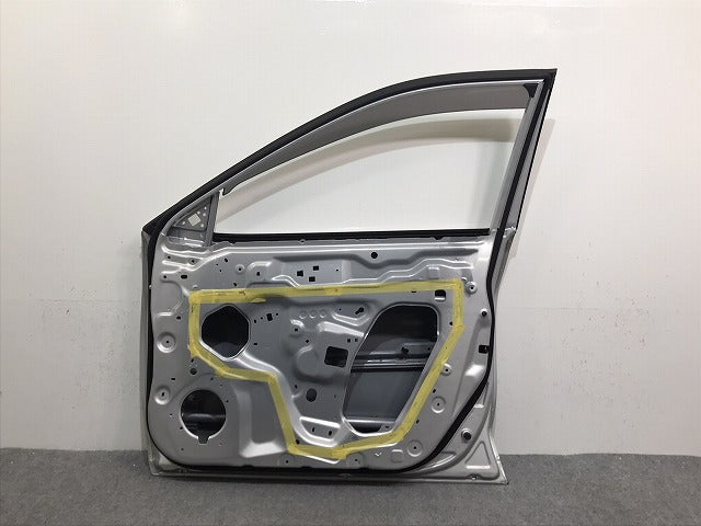 エクストレイル/X-TRAIL T32/NT32/HT32/HNT32 純正 右フロントドア バイザー付 ブリリアントシルバーメタリック K23 日産(129832)