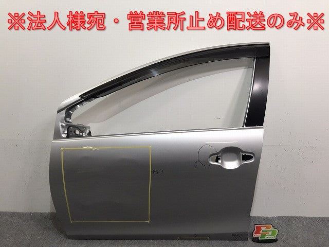 アクア/AQUA NHP10 純正 左 フロント ドア バイザー付 シルバーメタリック 1F7 トヨタ(129883)