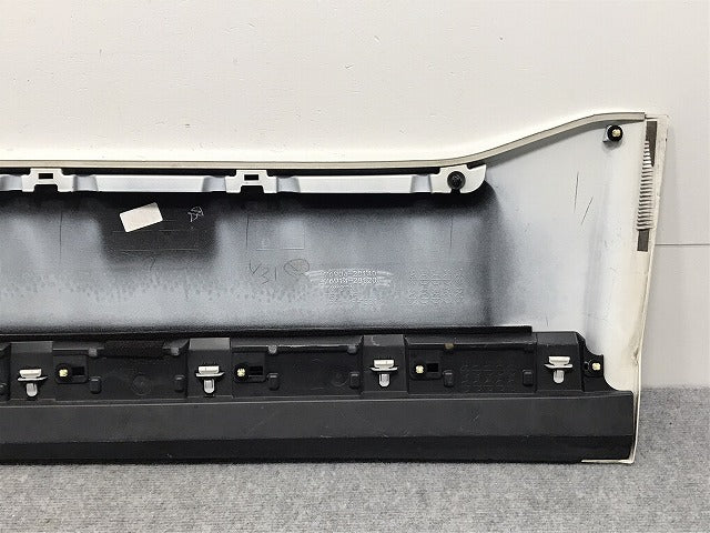 ヴォクシー/ノア/Si/ZS 80/ZRR80W/ZRR85W/ZWR80W 純正 左フロントドア サイドパネル 76904-28140/76914-28120 ホワイトパール 070(129979)