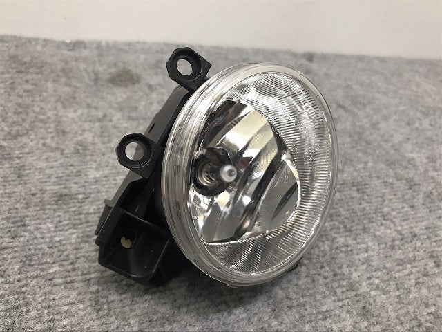 新車外し!トヨタ 汎用 アルファード/ヴェルファイア/ノア/ヴォクシー/アクア/プリウス 等 純正 左 フォグランプ/フォグライト 12-580(130118)