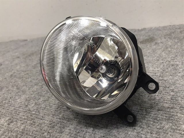 新車外し!トヨタ 汎用 アルファード/ヴェルファイア/ノア/ヴォクシー/アクア/プリウス 等 純正 左 フォグランプ/フォグライト 12-580(130118)