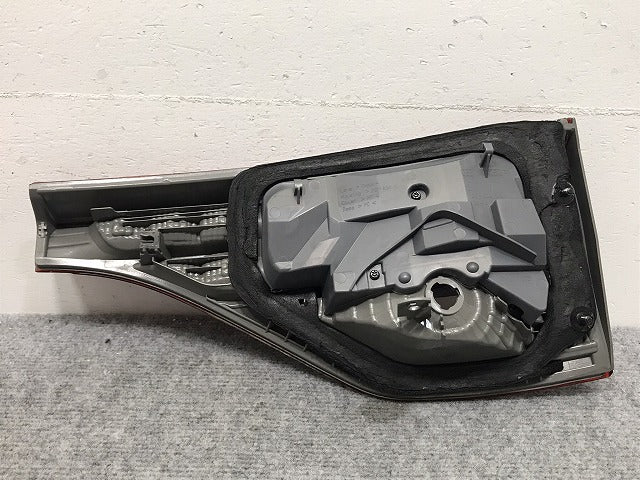 エスティマ/2型/3型 50系/ACR50W/ACR55W/GSR50W/GSR55W 純正 中期 左 テール/フィニッシャーランプ ハロゲン 28-209 81591-28262(130141)