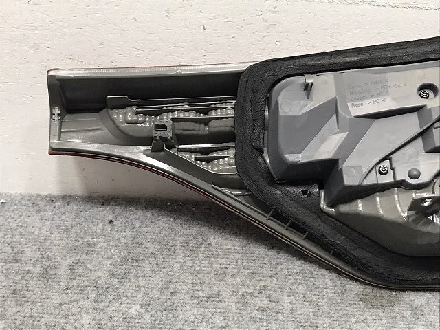 エスティマ/2型/3型 50系/ACR50W/ACR55W/GSR50W/GSR55W 純正 中期 左 テール/フィニッシャーランプ ハロゲン 28-209 81591-28262(130141)