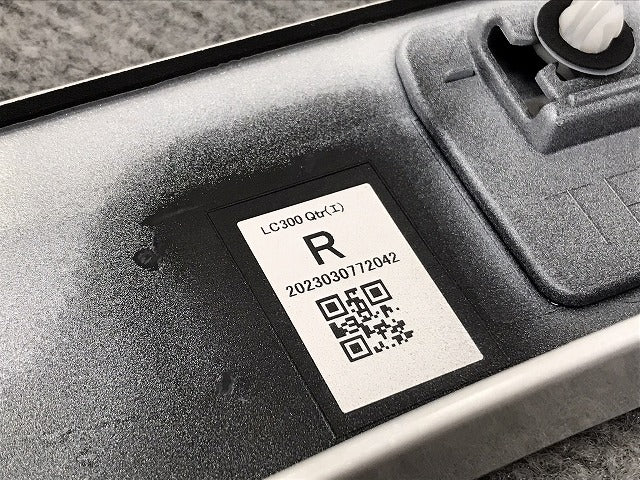 新車取り外し!ランドクルーザー/ランクル FJA300W/VJA300W 純正 右リア クォーター/オーバーフェンダー/アーチモール 75605-60120 プレシャスホワイトパール(130242)