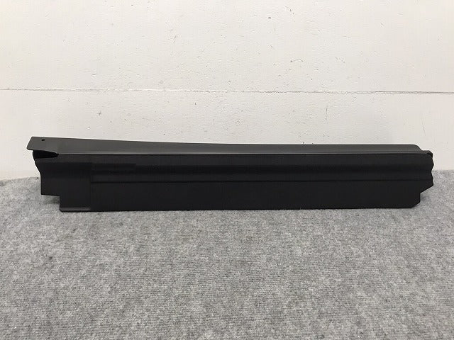 新車取り外し!クラウン/クロスオーバー TZSH35/AZSH35 純正 右リアドア サイドパネル/アンダーパネル 75077-30030 素地 トヨタ(130359)