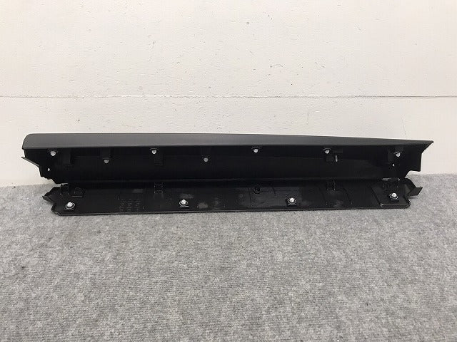 新車取り外し!クラウン/クロスオーバー TZSH35/AZSH35 純正 右リアドア サイドパネル/アンダーパネル 75077-30030 素地 トヨタ(130359)