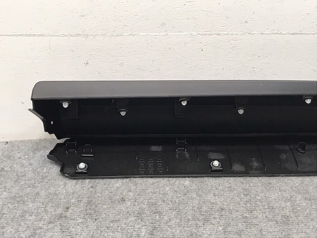新車取り外し!クラウン/クロスオーバー TZSH35/AZSH35 純正 右リアドア サイドパネル/アンダーパネル 75077-30030 素地 トヨタ(130359)