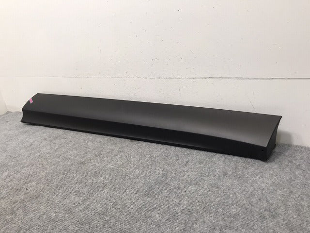 新車取り外し!クラウン/クロスオーバー TZSH35/AZSH35 純正 右フロントドア サイドパネル/アンダーパネル 75073-30020 素地 トヨタ(130362)