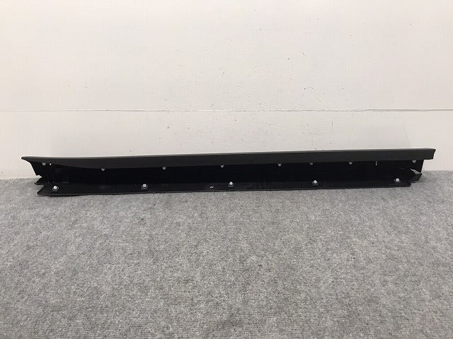新車取り外し!クラウン/クロスオーバー TZSH35/AZSH35 純正 右フロントドア サイドパネル/アンダーパネル 75073-30020 素地 トヨタ(130362)