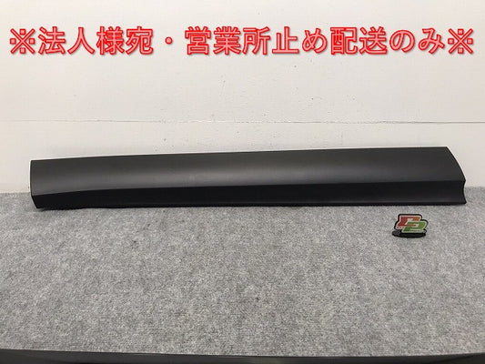新車取り外し!クラウン/クロスオーバー TZSH35/AZSH35 純正 左フロントドア サイドパネル/アンダーパネル 75074-30020 素地 トヨタ(130363)