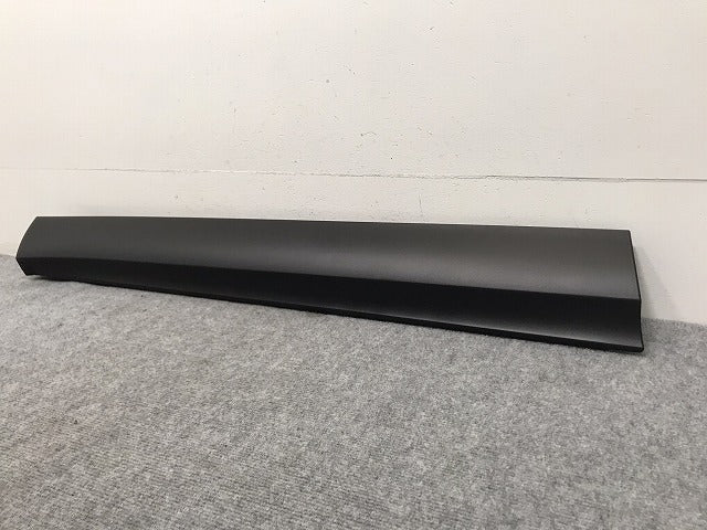 新車取り外し!クラウン/クロスオーバー TZSH35/AZSH35 純正 左フロントドア サイドパネル/アンダーパネル 75074-30020 素地 トヨタ(130363)