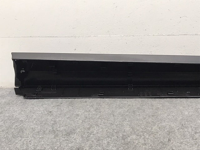 新車取り外し!クラウン/クロスオーバー TZSH35/AZSH35 純正 左フロントドア サイドパネル/アンダーパネル 75074-30020 素地 トヨタ(130468)