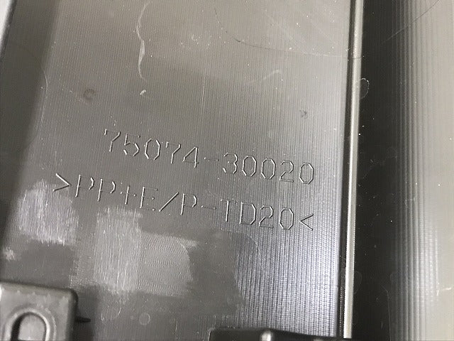 新車取り外し!クラウン/クロスオーバー TZSH35/AZSH35 純正 左フロントドア サイドパネル/アンダーパネル 75074-30020 素地 トヨタ(130468)