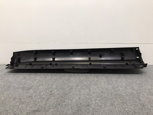 新車取り外し!クラウン/クロスオーバー TZSH35/AZSH35 純正 右フロントドア サイドパネル/アンダーパネル 75073-30020 素地 トヨタ(130471)