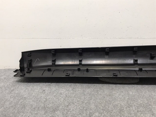 新車取り外し!クラウン/クロスオーバー TZSH35/AZSH35 純正 右フロントドア サイドパネル/アンダーパネル 75073-30020 素地 トヨタ(130471)