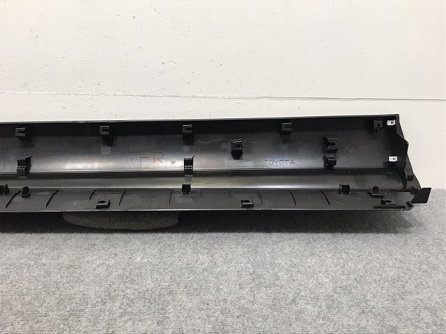 新車取り外し!クラウン/クロスオーバー TZSH35/AZSH35 純正 右フロントドア サイドパネル/アンダーパネル 75073-30020 素地 トヨタ(130471)