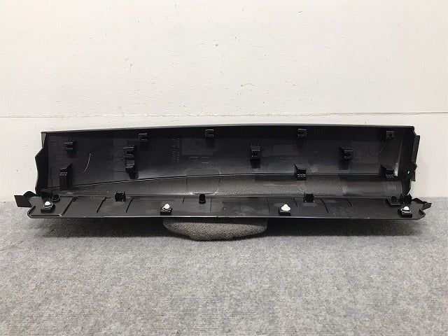 新車取り外し!クラウン/クロスオーバー TZSH35/AZSH35 純正 左リアドア サイドパネル/アンダーパネル 75078-30030 素地 トヨタ(130476)