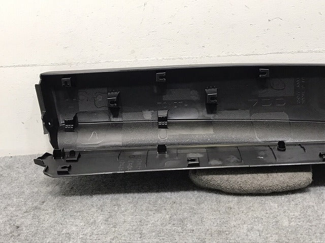 新車取り外し!クラウン/クロスオーバー TZSH35/AZSH35 純正 右リアドア サイドパネル/アンダーパネル 75077-30030 素地 トヨタ(130477)