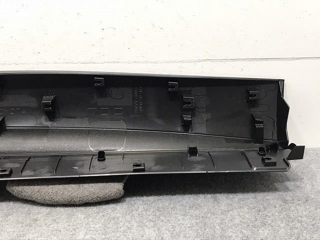 新車取り外し!クラウン/クロスオーバー TZSH35/AZSH35 純正 右リアドア サイドパネル/アンダーパネル 75077-30030 素地 トヨタ(130477)