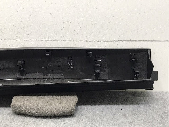 新車取り外し!クラウン/クロスオーバー TZSH35/AZSH35 純正 右リアドア サイドパネル/アンダーパネル 75077-30030 素地 トヨタ(130478)