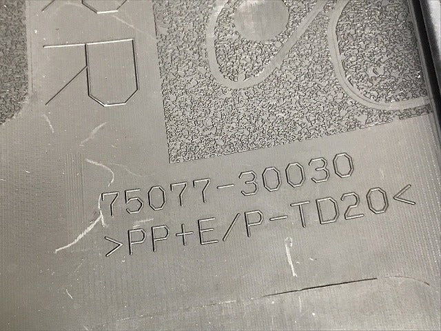 新車取り外し!クラウン/クロスオーバー TZSH35/AZSH35 純正 右リアドア サイドパネル/アンダーパネル 75077-30030 素地 トヨタ(130478)