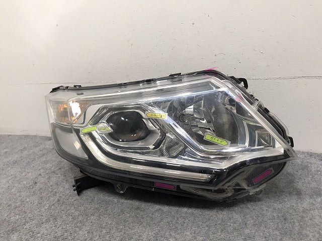 ステップワゴン EX RP1 RP2 純正 前期 右 ヘッドライト ランプ LED 33100-TAA-N01 33100TAAN01 ホンダ(130479)