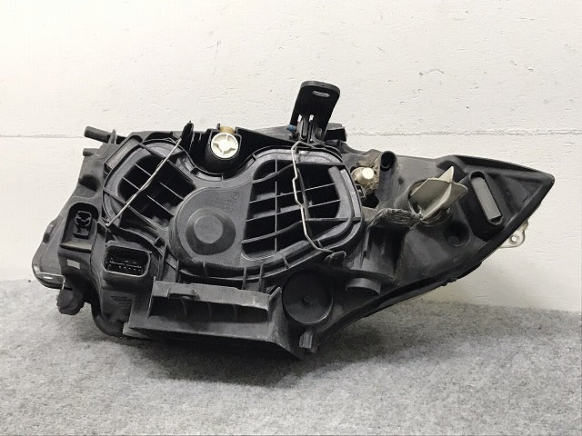 1シリーズ E87 純正 右 ヘッドライト ランプ 光源不明 VALEO 63.11 7249652-01 BMW(130591)