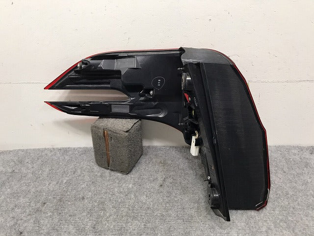 アルファード 30系 AGH30W AGH35W GGH30W GGH35W AYH30W 純正 後期 右 テールランプ ライト レンズ LED KOITO 58-76 81550-58180(131001)