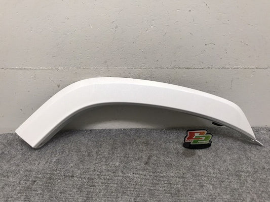 新車取り外し!ランドクルーザー/ランクル FJA300W/VJA300W 純正 右リア オーバーフェンダー/アーチモール 75077-60060/1/2 ホワイトパール 090 トヨタ(131002)