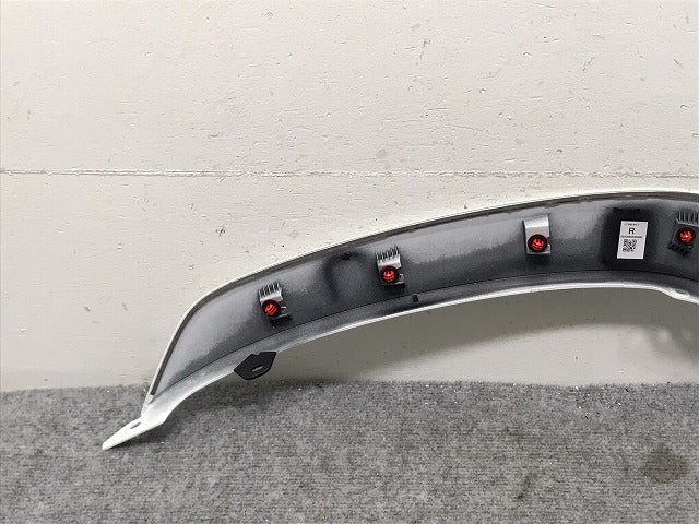 新車取り外し!ランドクルーザー/ランクル FJA300W/VJA300W 純正 右リア オーバーフェンダー/アーチモール 75077-60060/1/2 ホワイトパール 090 トヨタ(131002)