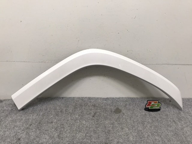 新車取り外し!ランドクルーザー/ランクル FJA300W/VJA300W 純正 左 リア クォーター/オーバーフェンダー/アーチモール 75606-60120/1/2 ホワイト 090(131003)