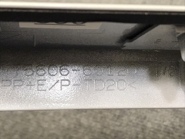 新車取り外し!ランドクルーザー/ランクル FJA300W/VJA300W 純正 左 リア クォーター/オーバーフェンダー/アーチモール 75606-60120/1/2 ホワイト 090(131003)