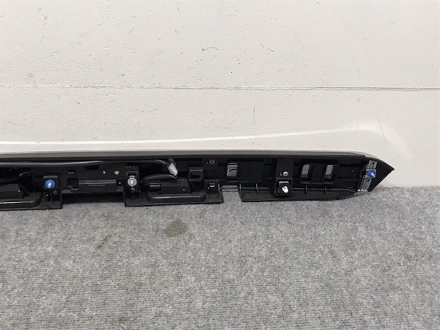 セレナ/ハイウェイスター C27/GC27/GFC27/GNC27/GFNC27/HFC27/HC27 純正 リア ガーニッシュ 90810 5T※5A 90810-5TC5E メッキ(131055)