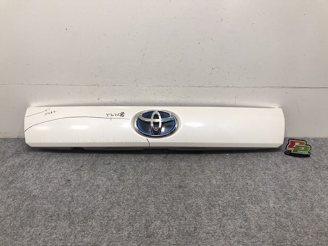 プリウス/アルファ/α ZVW40W/ZVW41W 純正 前期 リア ガーニッシュ/バックドアガーニッシュ 76801-47090/76811-47090 ホワイトパール 070(131250)