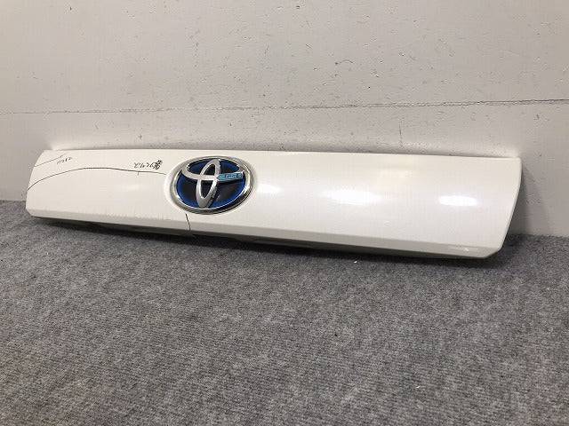 プリウス/アルファ/α ZVW40W/ZVW41W 純正 前期 リア ガーニッシュ/バックドアガーニッシュ 76801-47090/76811-47090 ホワイトパール 070(131250)