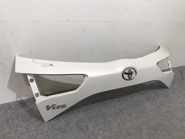 ヴィッツ 130/KSP130/NSP130/NSP135/NCP131 純正 後期 リア ガーニッシュ 76801-52530 76811-52460 ホワイトパール 070 トヨタ(131338)