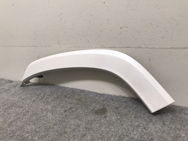 新車外し!ランドクルーザー/ランクル FJA300W/VJA300W 純正 左リア フェンダーアーチモール/オーバーフェンダー 75078-60060 プレシャスホワイトパール 090(131418)