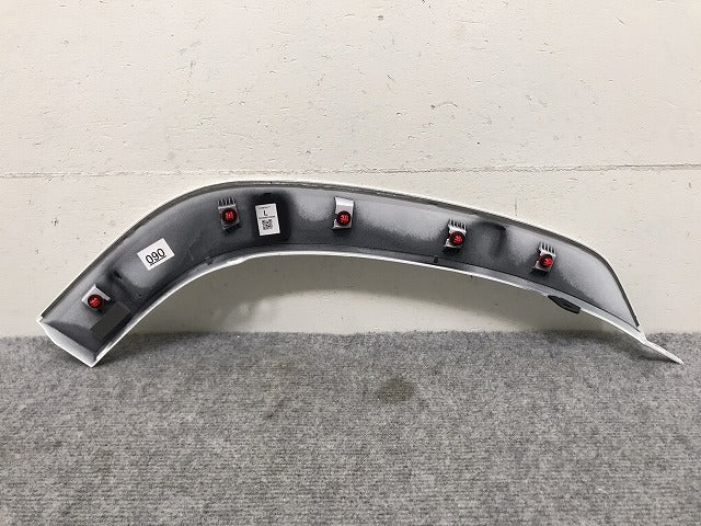 新車外し!ランドクルーザー/ランクル FJA300W/VJA300W 純正 左リア フェンダーアーチモール/オーバーフェンダー 75078-60060 プレシャスホワイトパール 090(131418)
