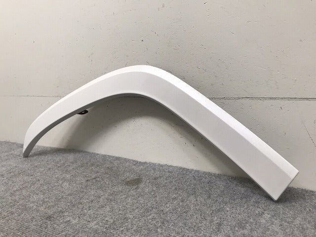 新車取り外し!ランドクルーザー/ランクル FJA300W/VJA300W 純正 右リア クォーター/オーバーフェンダー/フェンダーアーチモール 75605-60120 ホワイト 090(131420)