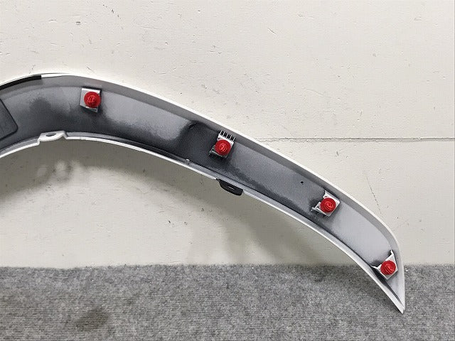 新車取り外し!ランドクルーザー/ランクル FJA300W/VJA300W 純正 右リア クォーター/オーバーフェンダー/フェンダーアーチモール 75605-60120 ホワイト 090(131420)