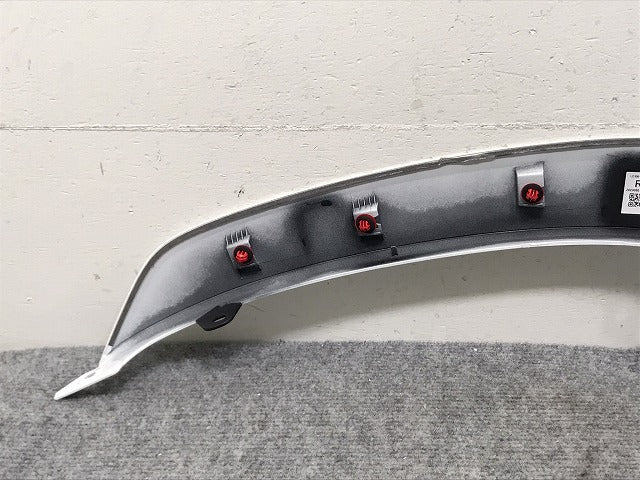 新車外し!ランドクルーザー/ランクル FJA300W/VJA300W 純正 右リア フェンダーアーチモール/オーバーフェンダー 75077-60060 プレシャスホワイトパール 090(131421)