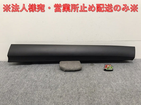 新車取り外し!クラウン/クロスオーバー TZSH35/AZSH35 純正 右 フロント ドア サイドパネル/アンダーパネル 75073-30020 素地 トヨタ(131426)