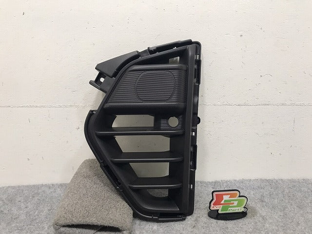 新品!キャラバン NV350 E26 純正 後期 左 フロント フォグカバー/フォグランプカバー/バンパーホールカバー 62257 5YJ0B 素地 日産(131629)