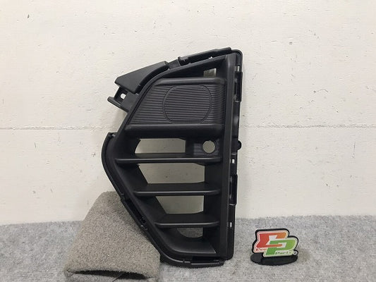 新品!キャラバン NV350 E26 純正 後期 左 フロント フォグカバー/フォグランプカバー/バンパーホールカバー 62257 5YJ0B 素地 日産(131629)